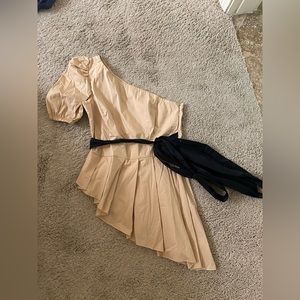 Venus one shoulder shirt